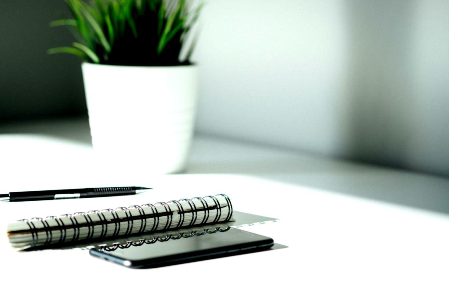 Professionelle Finanzberatung mit detaillierter Dokumentenanalyse