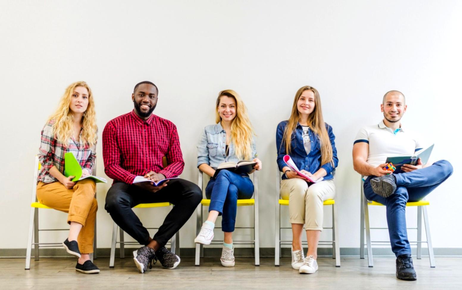 Digitale Finanzplanungsanwendung auf verschiedenen Geräten